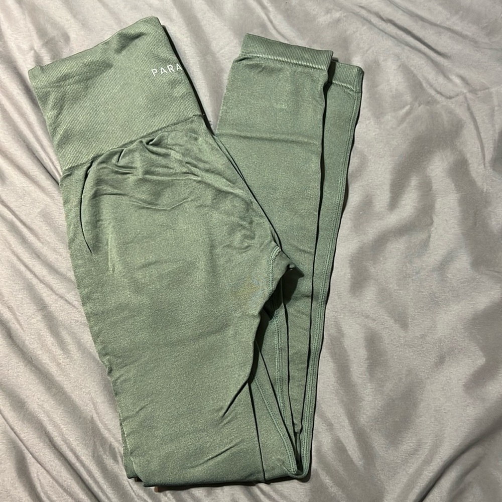 Paragon green leggings, seamless! Size S